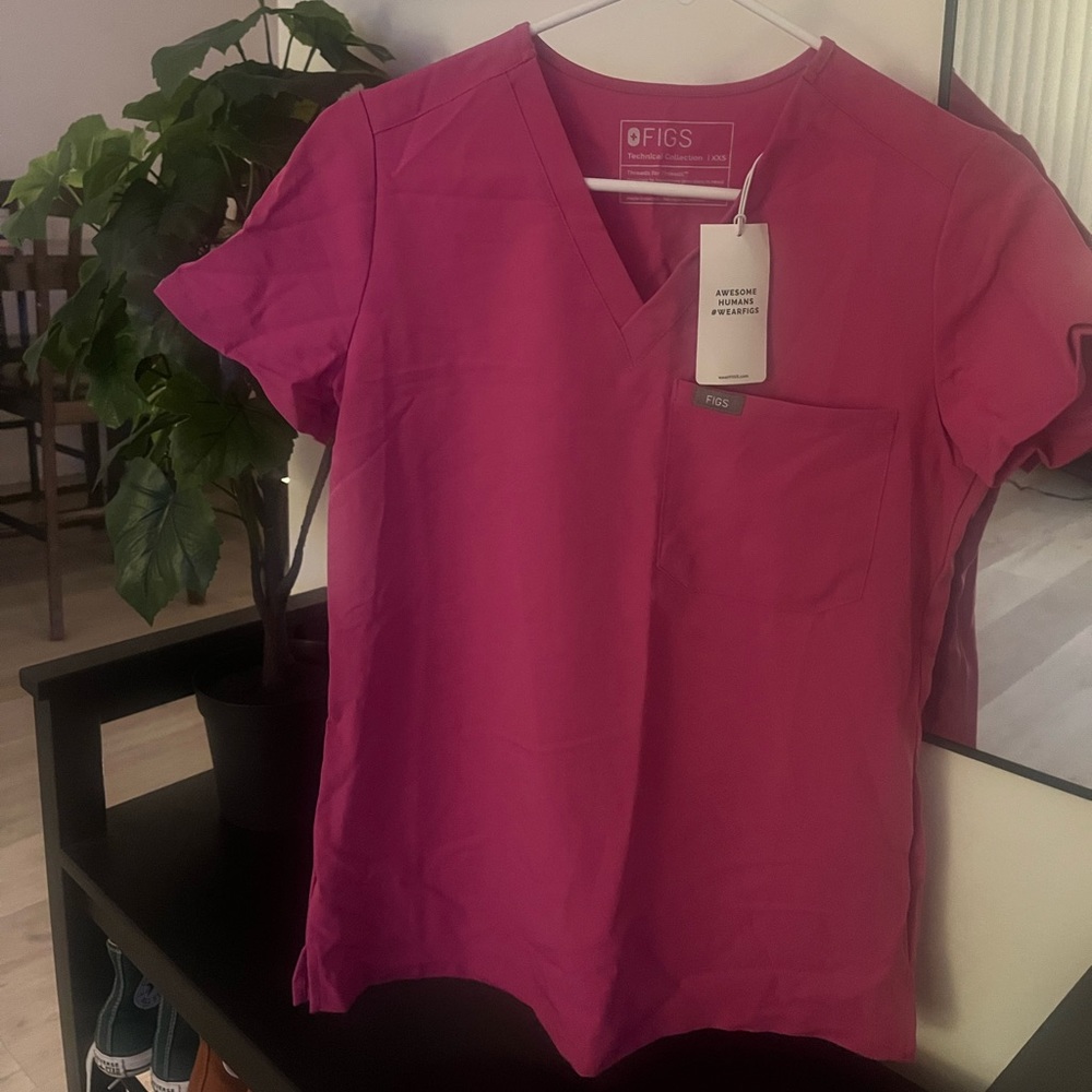 Xxs electric orchid scrub set from Figs